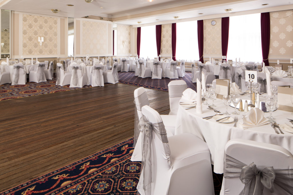 mercure-leicester-the-grand-hotel-queens-ballroom-wedding-ceremony-silver-03-lr-140612 Wedding breakfast set up in the Queen's Ballroom at Mercure Leicester The Grand Hotel, white and silver theme and a dark wooden dancefloor